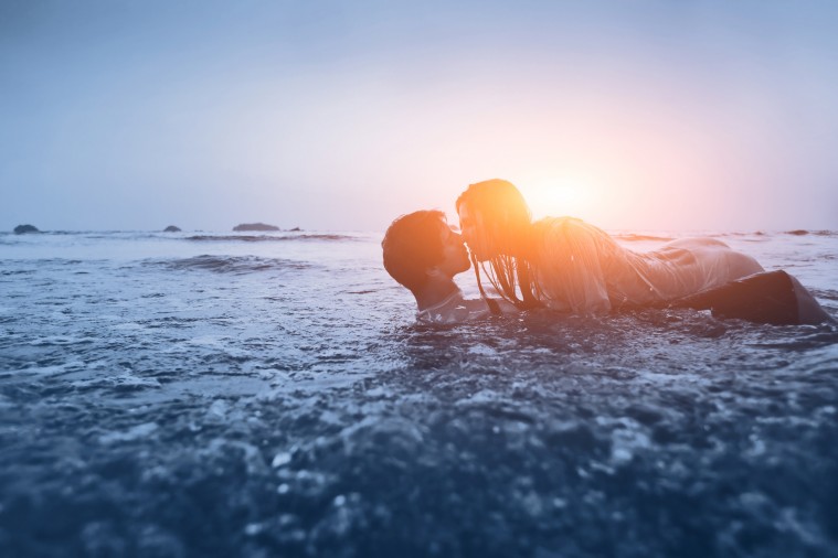 ¿Es verdad que el calor del verano despierta el deseo sexual?